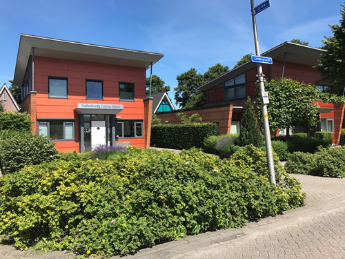 Het praktijkgebouw van Tandheelkundig Centrum Opmeer aan de Lindengracht 33